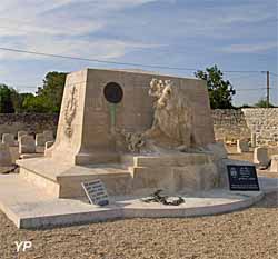 Monument au cimetiere belge d'Avon les Roches