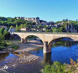 L'Ardèche au pont de Balazuc (doc. Sébastien Gayet / Pont d'Arc-Ardèche)