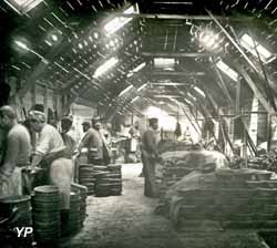 1418: boulangerie, 8 Batiments de 8 fours soit 64 fours. 200 000 rations de pain par jour.