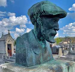 Cimetière d'Essoyes - Buste de Renoir (doc. L. Gaulon)