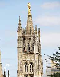 Notre Dame d'Aquitaine au sommet de la tour Pey Beyland