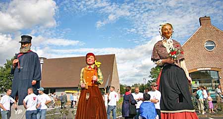 Maison de la bataille de la Peene - géants Tisje Tasje, Babe Tisje et Toria