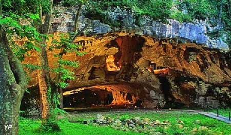 Grottes préhistoriques de Sare - porche d'entrée