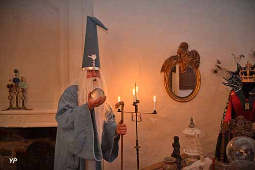 Manoir de Merlin - visite &agrave; la bougie