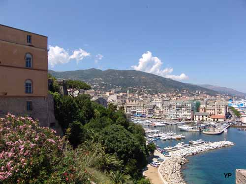 Bastia - vieux port et palais vus de la citadelle