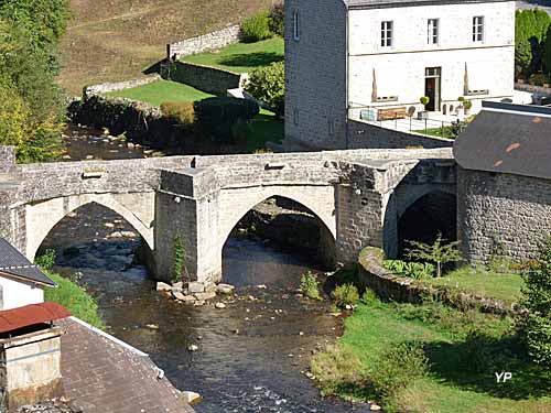 Vieux pont sur la Vézère