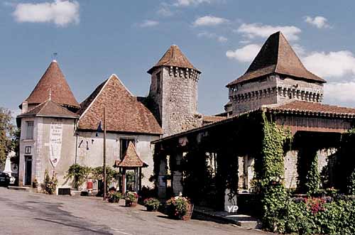 Château et halle de Varaignes