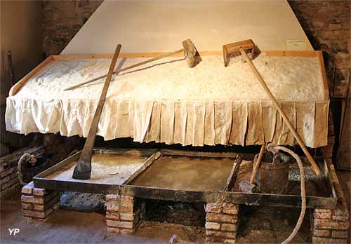 Musée du sel et des traditions béarnaises - atelier du façonneur de sel