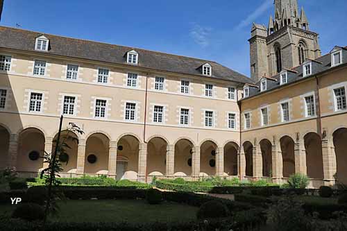 Cloître Richelieu