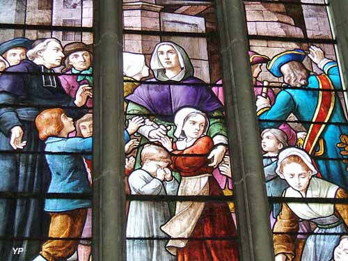 Vitrail principal de la nef Chapelle Ste Anne
