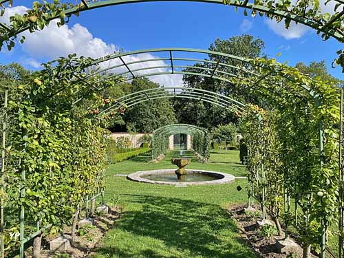Ch&acirc;teau de Montigny-sur-Aube et ses vergers-potagers
