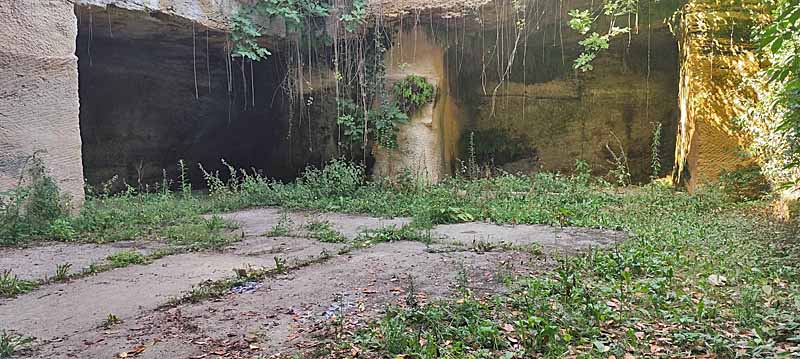 Grottes - Ancienne carri&egrave;re de pierre
