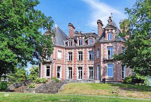 Hôtel de ville - château de la Beausserie
