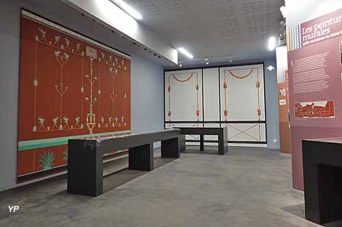 Salle des enduits peints reconstitués�