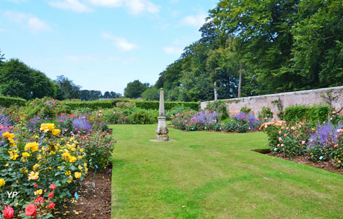Roseraie du château de Mesnil Geoffroy