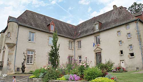 Hôtel de ville de Bellac (ancien castel des Barthon de Montbas)