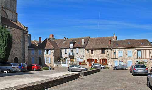 Saint-Yrieix-la-Perche, place Attane