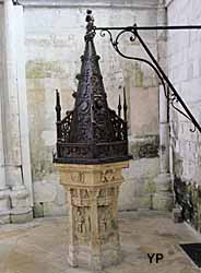 Abbatiale de Saint-Riquier - fonts baptismaux