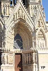 Cathédrale Notre-Dame - portail droit
