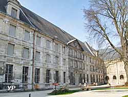 Abbaye Saint-Loup - Musée d'Art, d'Archéologie et de Sciences Naturelles 