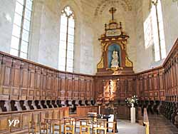 Abbatiale - l’église paroissiale Notre-Dame - choeur et stalles des moines