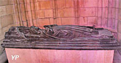 Cathédrale Saint-Cyr-et-Sainte-Julitte - gisant de Yolande de Bourgogne