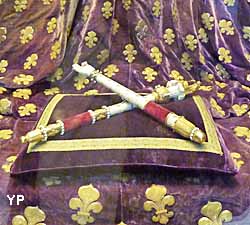 basilique cathédrale Saint-Denis - sceptres royaux