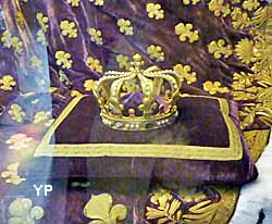 basilique cathédrale Saint-Denis - couronne de la reine