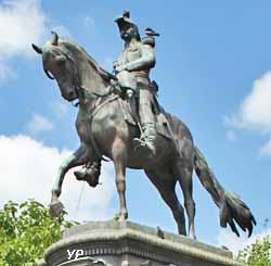 Statue du général Faidherbe (doc. Yalta Production)