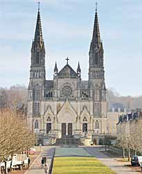 Basilique Notre-Dame de Montligeon (doc. Yalta Production)