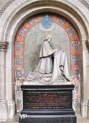 Cathédrale Saint Maurice, monument funéraire de Willelmus Angebault  (Henri Joseph Jacques Bouriché, fin du XIXe s.)