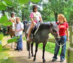 Parc de loisirs - ballade à poneys