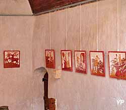 Chapelle Saint-Julien - 6 des 11 bas reliefs créés par Paul Kichilov d'après le conte de Gustave Flaubert 