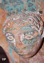 Chapelle Saint-Julien - une des sculptures découvertes lors de la restauration