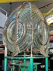 Ecomusée de Saint-Nazaire - lentille de Fresnel de phare