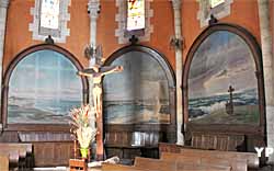 Choeur, Christ en croix (XIIIe s.) et Triptyque des Marines (Jules-Bertrand Gélibert, 1895 et au centre Francis Renaud, 1969)