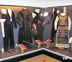 Tissus, industrie textile, musées du vêtement et des accessoires de mode