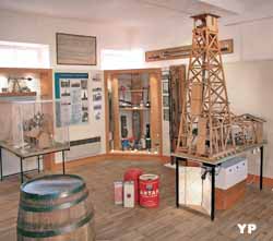 Musée Français du Pétrole - salle 1 (Coll. Musée Français du Pétrole)