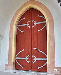 Porte Ouest peinte avec des pigments naturels