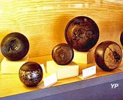 Anciennes boules de fort