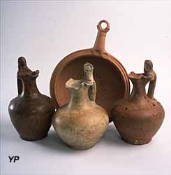 Œnochoés et patère