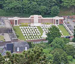 Cimetière militaire du Commonwealth depuis la terrasse du funiculaire