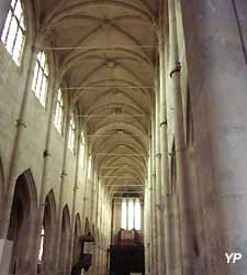 église Saint-Pierre de Montfort-l'Amaury