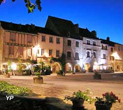 Place de Sauveterre-de-Rouergue