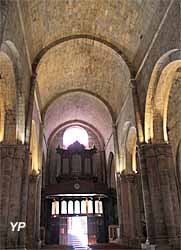Cathédrale Notre-Dame et Saint-Thyrse