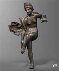 Statuette en bronze d’Aphrodite retirant ses sandales (Ier-IIe siècle après J.-C.)