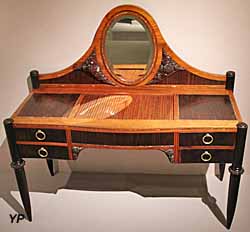 Coiffeuse &eacute;dit&eacute;e par les Ateliers de la Ma&icirc;trise (1921 - Maurice Dufr&ecirc;ne)