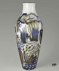 Vase &laquo;de Blois&raquo; &agrave; panse tron&ccedil;onnique et col court