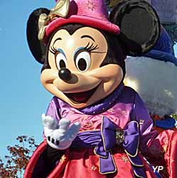 Disneyland Paris - Parade - Minnie