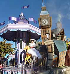 Disneyland Paris - Parade - Mary Poppins